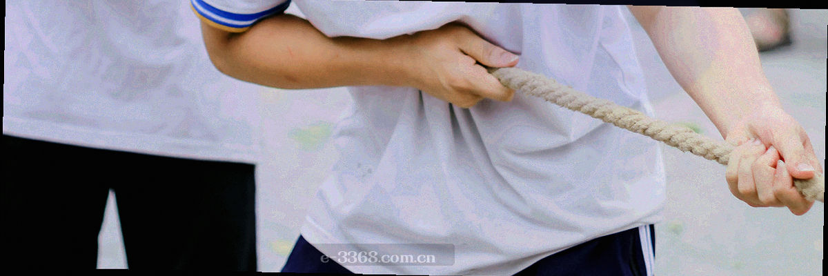 12个整齐排列的像素风图标，分别代表棋牌、麻将、斗地主、街机、捕鱼、赛车、射击、格斗、休闲、益智、体育、综合，每个图标带金色外框。